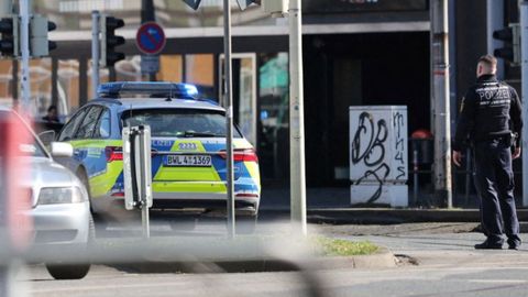 Polic�as cerca de la escena del atropello en Mannheim