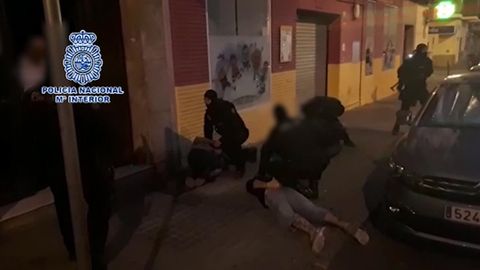 La Polic�a Nacional en el momento de la detenci�n