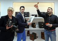 Flora, Manuel y Lesmes dan continuidad actualmente al negocio que emprendi� su abuelo. 