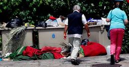 La interrupci�n temporal del servicio de recogida provoc� las primeras cr�ticas vecinales