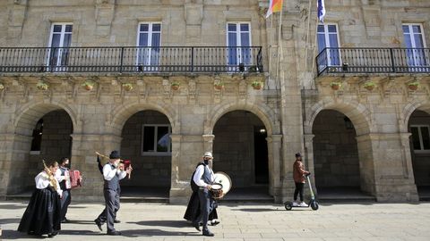 El baile, pero sobre todo la m�sica, fueron los protagonistas de este extra�o Domingo das Mozas 