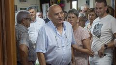 Jes�s Reboredo, alcalde de Touro (centro de la foto)