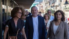 A la izquierda Loli Hermelo con otros miembros del PP de Cangas