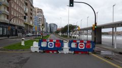 Gijon Muro de San Lorenzo corte.Corte del carril derecho del Muro de San Lorenzo para facilitar el desconfinamiento