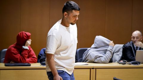 Franco declar� este jueves en el juicio por el crimen de Quispe,  Aar�n ( de rojo) y Yared ( de gris) tambi�n comparecieron
