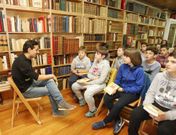 Cajaraville entreg� ejemplares a alumnos de Vite