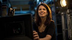 La camar�grafa Eszter Csepeli trabaja en un estudio de la compa��a Sparks Camera and Lighting Ltd. en Budapest