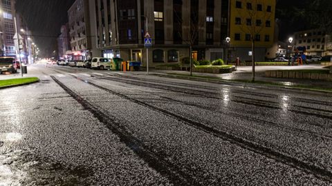 Momentos de instensa granizada en la tarde-noche de este lunes en Carballo