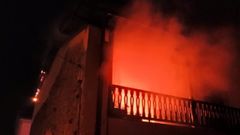 Incendio de una vivienda en Nava.