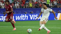 Mikel Merino, en el momento del lanzamiento del bal�n en el gol