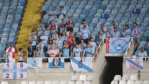 Aficionados del Celta, en el GSP Stadium de Nicosia, escenario del Omonia-Celta.