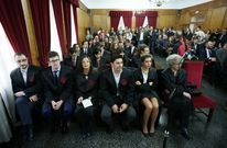 <span lang= es-es >La �ltima jura, en noviembre pasado</span>. Cada a�o el colegio de abogados abre las puertas a nuevos profesionales con el tradicional acto de jura, que en noviembre pasado se celebr� en la sala de vistas de la Audiencia provincial. Letrados, amigos y familiares acompa�an siempre a los nuevos togados. 