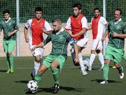 El Coristanco cay� en su campo ante el l�der Lira. 