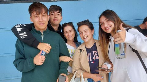 Un grupo e amigos que fueron de los primeros en llegar.