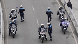 Imagen de archivo de agentes de la Polic�a Local prepar�ndose para una carrera de San Marti�o.