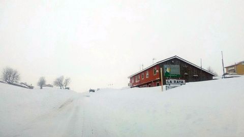 El acceso al pueblo de La Raya, el �ltimo entre Asturias y Le�n.El acceso al pueblo de La Raya, el �ltimo entre Asturias y Le�n