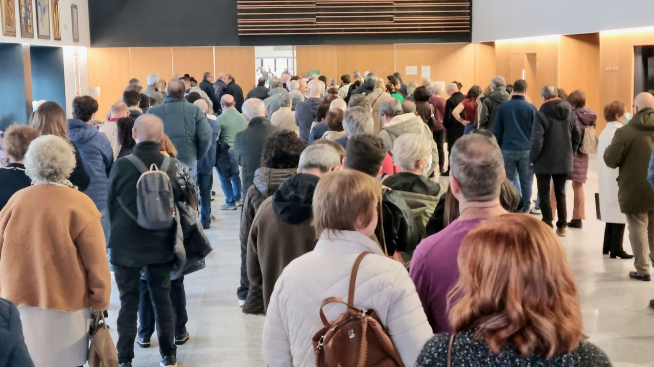 Colas en los hospitales gallegos para participar en el ensayo de la vacuna del virus sincitial