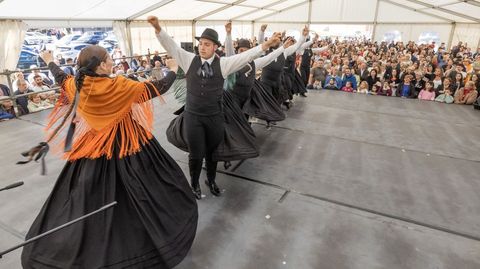 A cita co 17 de maio na Laracha foi coa m�sica e baile tradicional 
