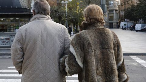 Una pareja de jubilados ourensanos, en una imagen de archivo