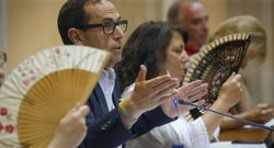 La err�tica negociaci�n por la izquierda ha ido insuflando protagonismo a Fole y al PP. 