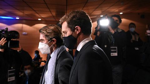 Aznar y Casado, ayer en Madrid, en un coloquio organizado por el Instituto Atl�ntico