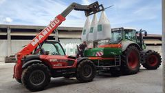 Fertilizadora agr�cola en Mazaricos