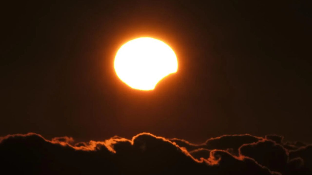 Nueva actualización de la previsión del eclipse: cielos despejados en casi toda Galicia y dudas en la costa norte