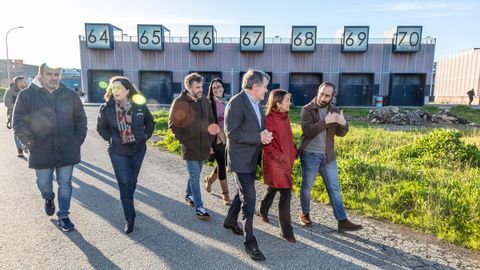 La conselleira visit� la zona acompa�ada por el alcalde, miembros del gobierno local y el patr�n mayor de Rianxo.