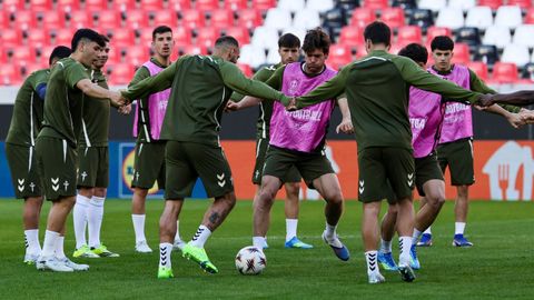 Corrillo durante el entrenamiento previo al partido de este jueves.