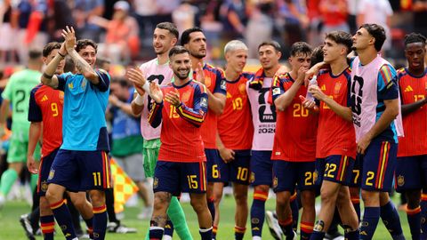 La plantilla de la selecci�n celebra el pase a semifinales.