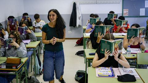 Ana Mara Bravo, durante una de sus clases de Lengu y Literatura de 4 de la ESO en el IES Miraflores de Oleiros