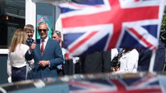 Nigel Farage, a su llegada al colegio electoral de Clacton-on-Sea�para ejercer el vot� en las elecciones locales.