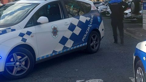 Veh�iculos de la Polic�a Local de Ferrol, en una imagen de archivo.