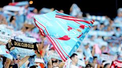 Aficionados del Celta, durante el partido frente al Racing en Bala�dos.