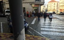 Un grupo de familiares del Moracho permaneci� en el exterior del juzgado durante la declaraci�n. 