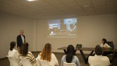 Adolfo Campos fue el encargado de impartir la charla del acto organizado por la corredura de seguros de Boiro Garca Snchez