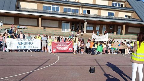 La comunidad educativa del CEIP Vista Alegre se concentr� de nuevo este jueves