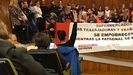 Multitudinaria asamblea de los trabajadores de supermercados
