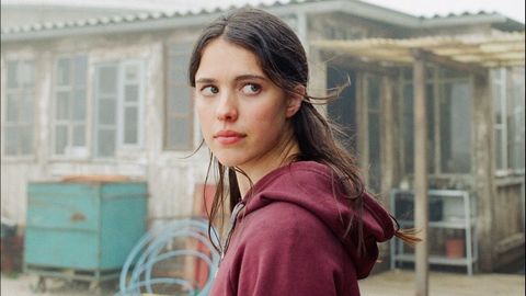 La película está protagonizada por Sam, una joven científica