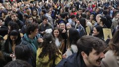 Graduados en Medicina minutos antes de enfrentarse al examen mir en Santiago el pasado mes de enero