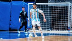 El futbolista, en un partido con la Albiceleste.