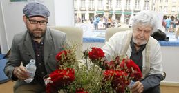 Noriega y Beiras abarrotaron el local de campa�a de Compostela Aberta en O Toural. 