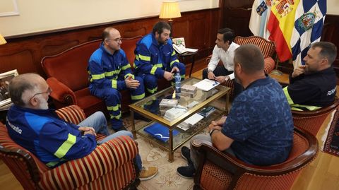 Representantes sindicales, en el encuentro con el alcalde, José Manuel Rey