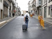 <span lang= es-es >Basqui�os</span>. A falta de peque�os detalles en el pavimento y aceras, el Concello est� seguro de que podr� abrir el tr�fico en la calle a lo largo de esta semana.  