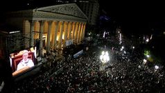 Una multitud, ante la catedral bonaerense.