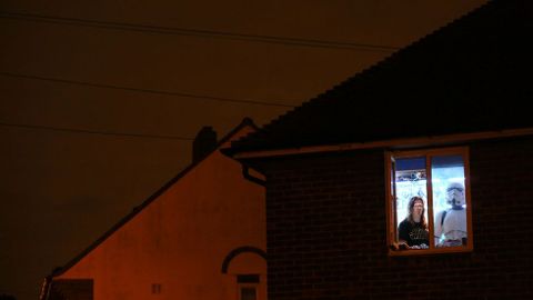 Julian Peacock, de 44 a�os, dise�ador gr�fico, tiene un Stormtrooper de tama�o real en su casa.