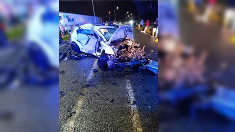 Imagen de uno de los vehculos implicados en el accidente de Mugardos