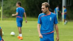 Hctor Font durante un entrenamiento en su etapa en el Real Oviedo