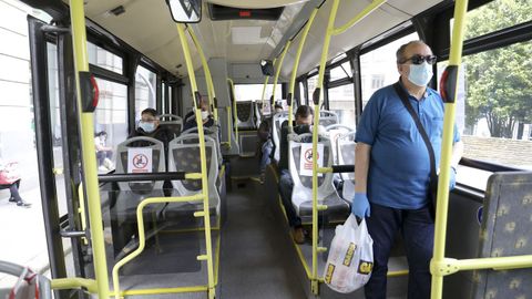 Un bus urbano en la capital de Galicia 