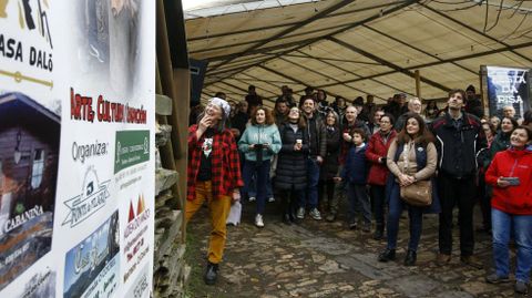 La actriz Mnica Caamao, momentos antes de subir al sequeiro desde el que ley el pregn